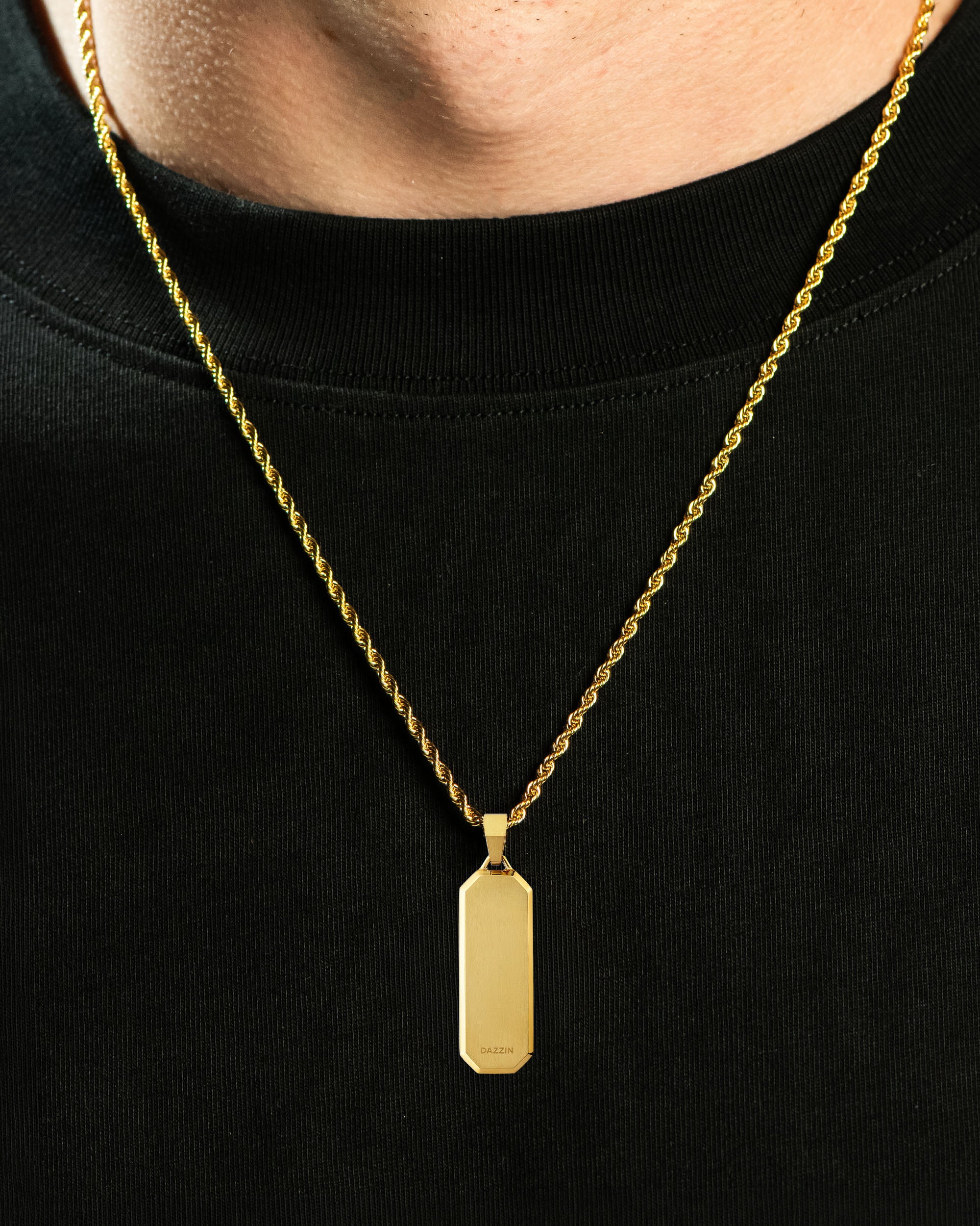 Bevel Long Tag Pendant Gold Neck Black Tee