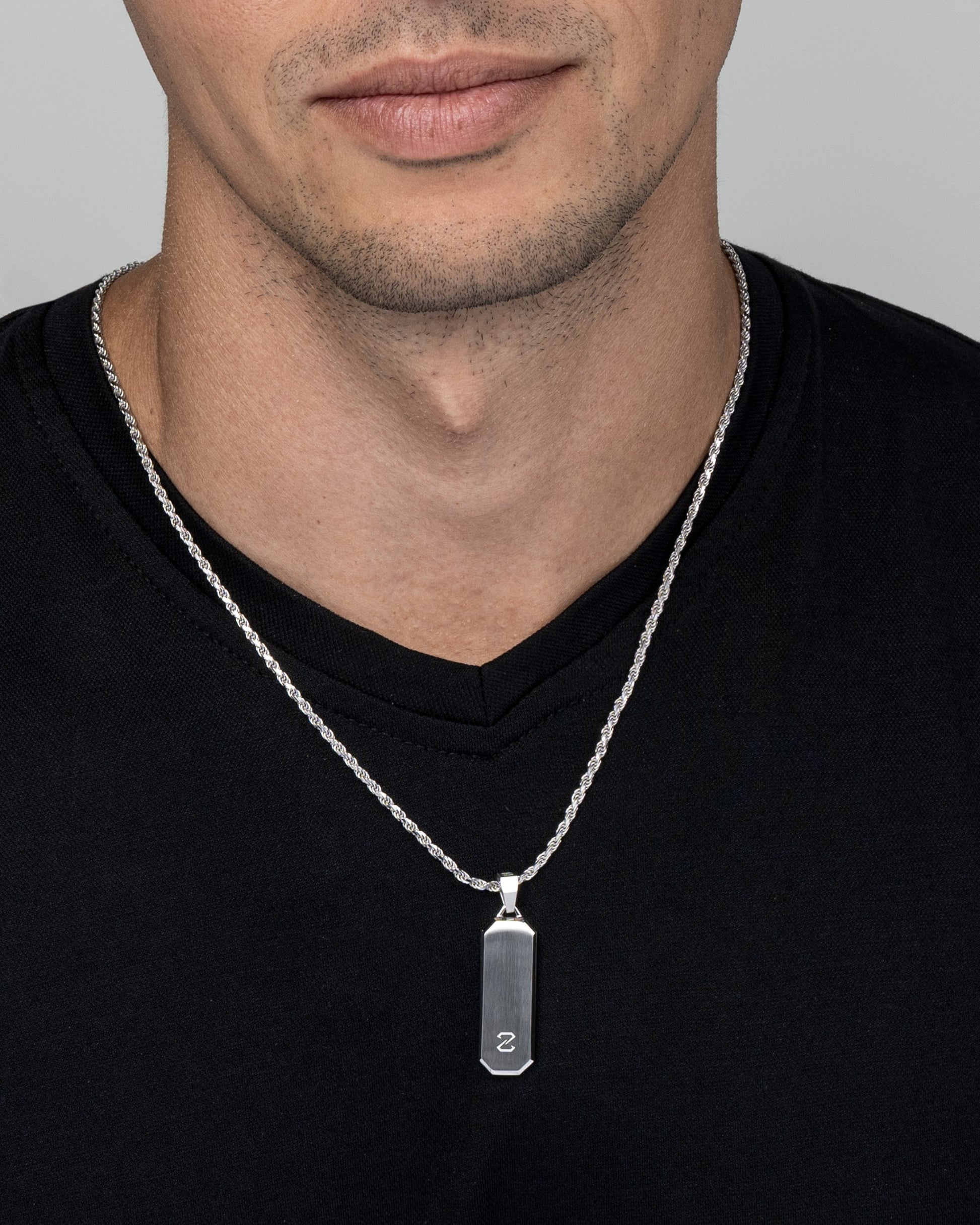 Onyx Bevel Long Tag Silver Model2