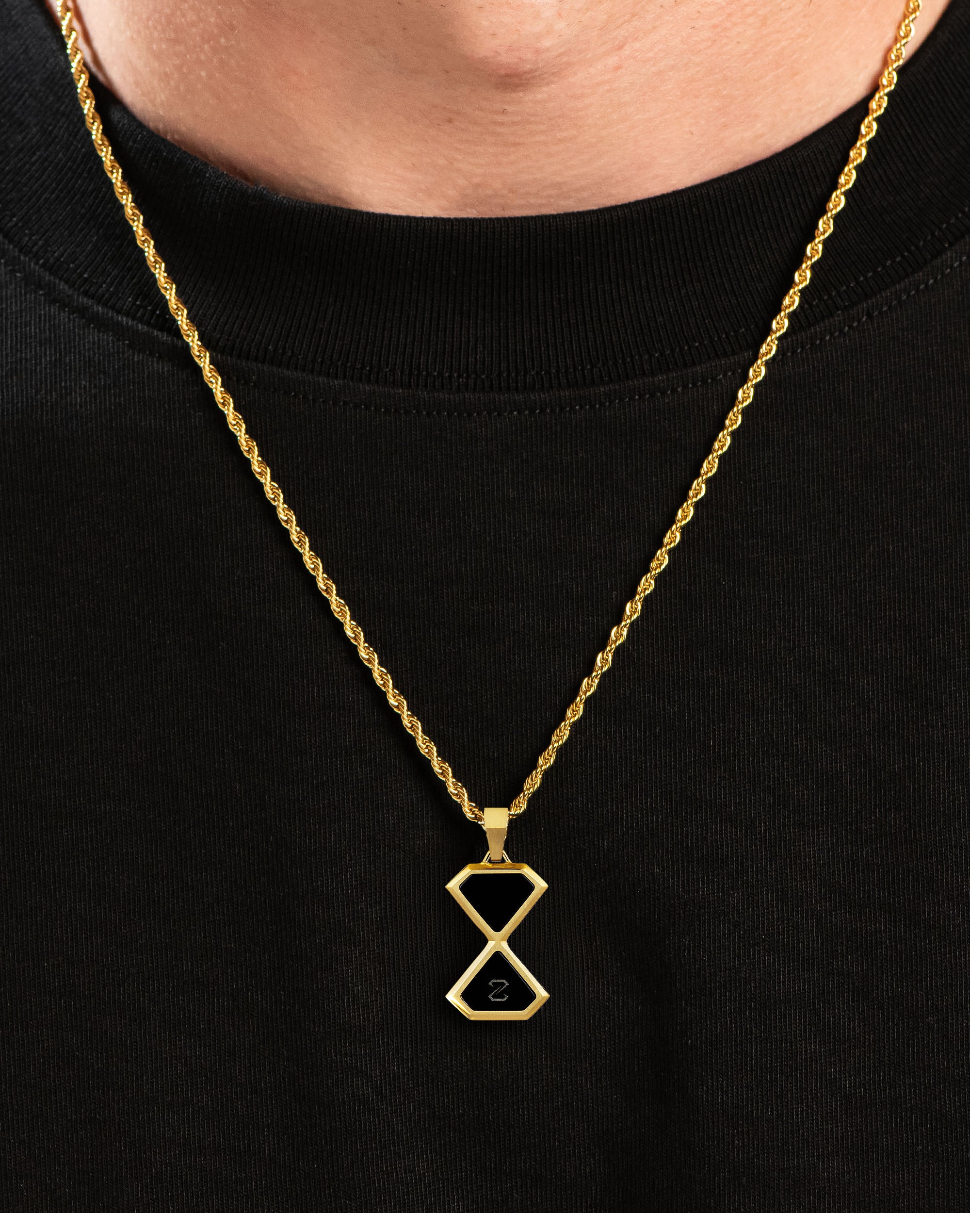 Onyx Reflect Tag Pendant Gold Neck Black Tee