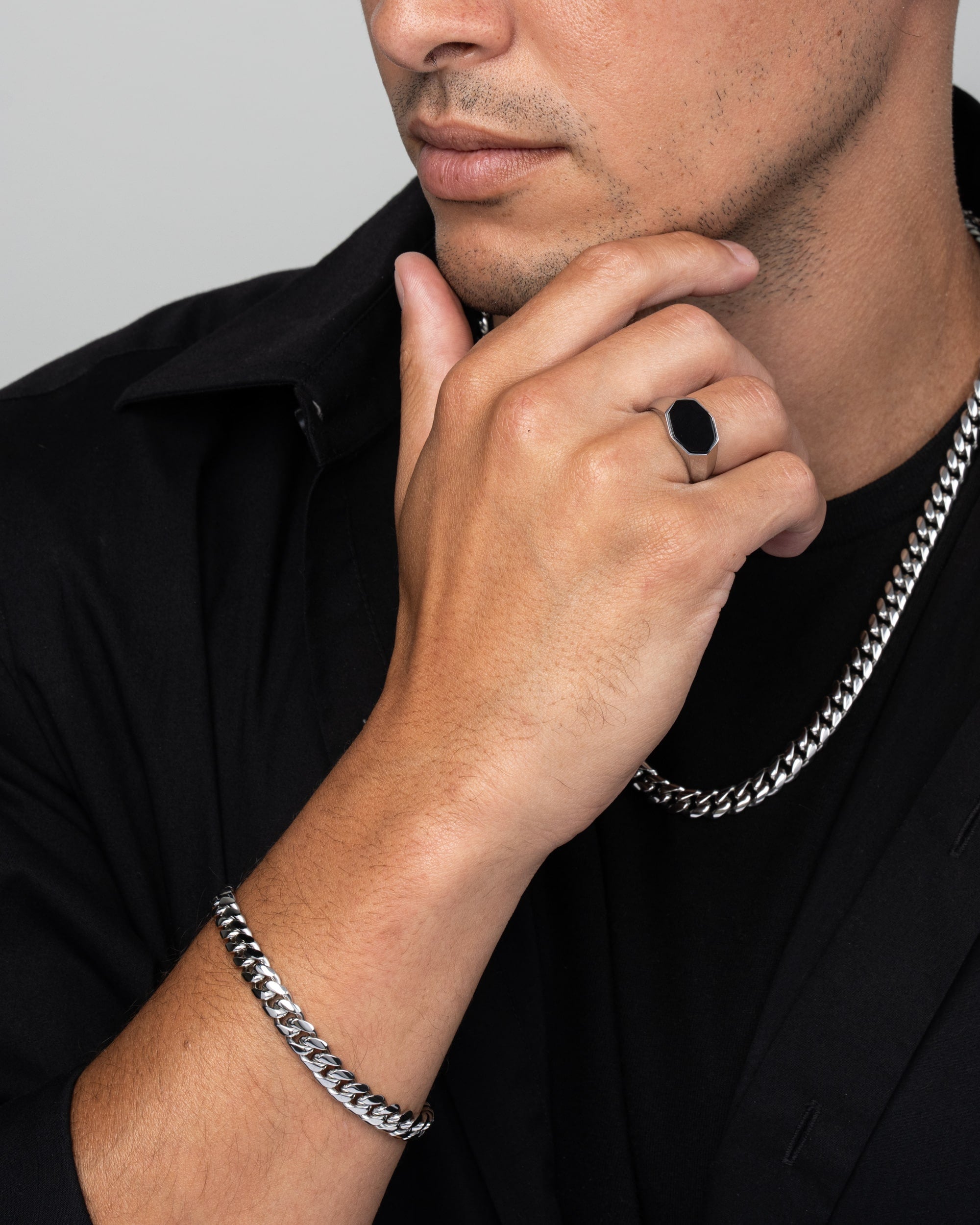 Signet Elongated Ring Silver Model2