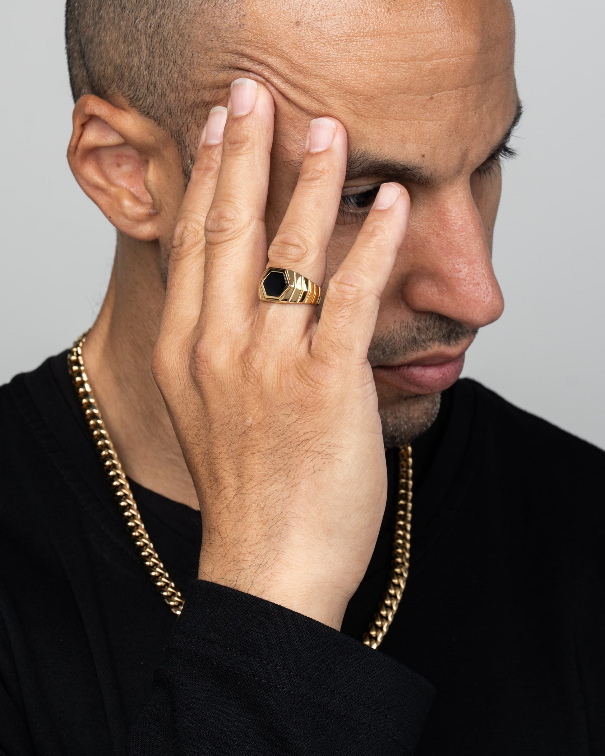 Signet Ridge Ring Gold Model1