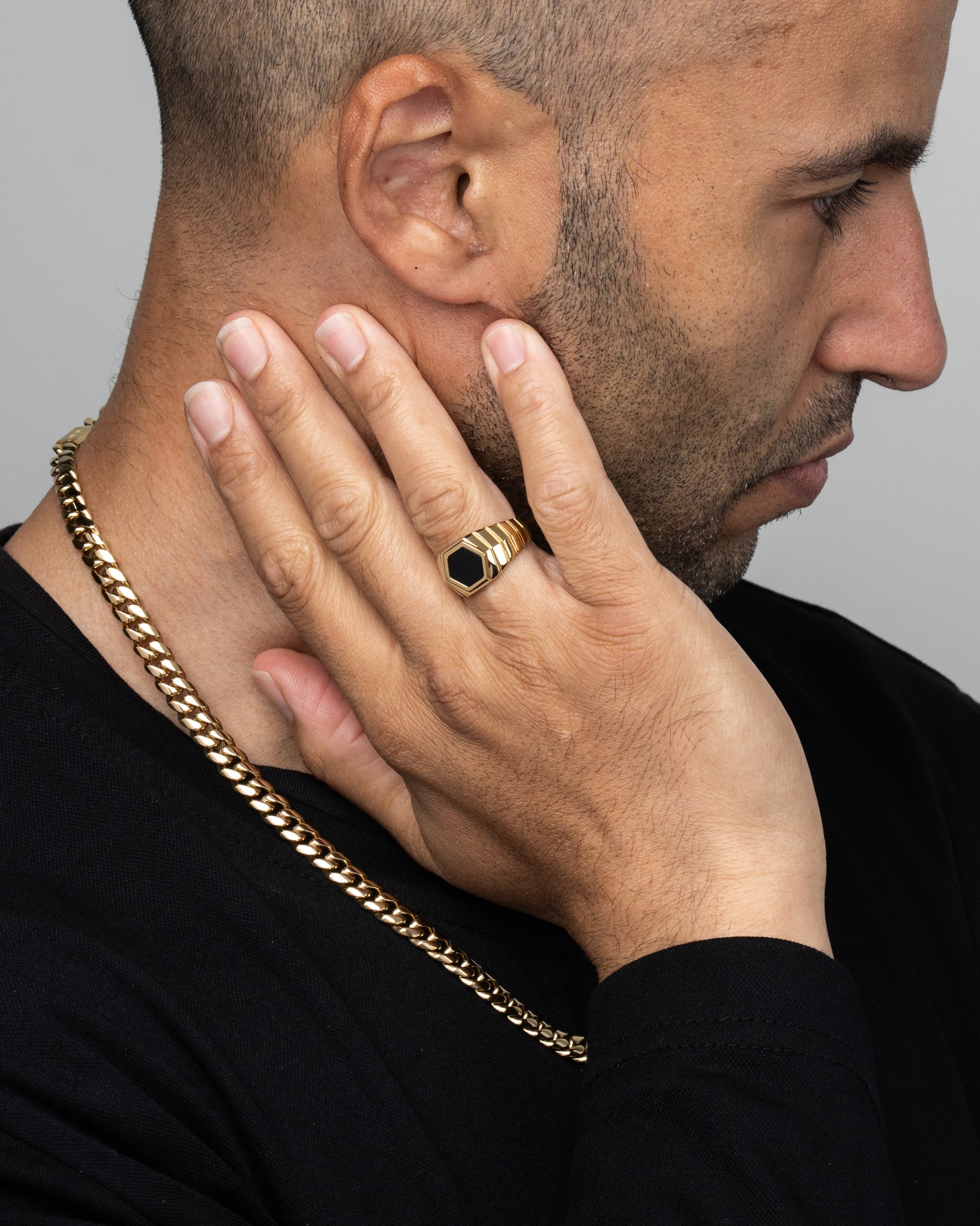 Signet Ridge Ring Gold Model2